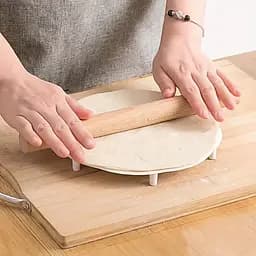 Пластикова пельменниця (форма для приготування пельменів) Ø21 см на 19 пельменів, Kitchen Master 87560 - мініатюра 3