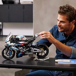Конструктор LEGO Technic BMW M 1000 RR, 1920 деталей (42130) - мініатюра 5