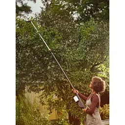 Акумуляторний висоторіз до 32 мм Fiskars eTree Pruner Bypass 250-400 см, БЕЗ АКБ (1082340) - мініатюра 3