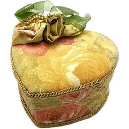 Скринька тканина серце 14х13х10.5 см (69-77)