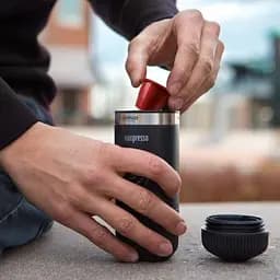 Портативна еспресо-кавоварка Wacaco Nanopresso з адаптером для капсул, механічна, для меленої кави - мініатюра 5