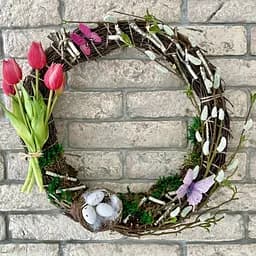 Весняний декоративний віночок Hvoya Весняна розкіш з тюльпанами і котиками 45 см