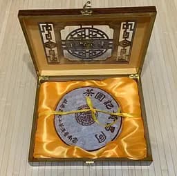 Подарочный горный Шу пуэр Чангтун Эрпу 2004 год - 357 г