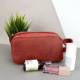 Косметичка женская кожаная HandyCover HC0029 красная с ручкой