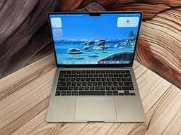 Ноутбук Apple MacBook Air 13.6" 2022 M2/24/512 (RP6R4QF469) Б/в