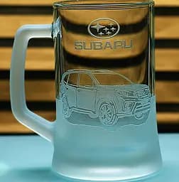 Пивний келих 660 мл з гравіюванням Субару Форестер Subaru Forester подарунок для автолюбителя  кухоль для пива