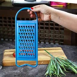 Терка пластиковая кухонная для овощей, корнеплодов (свеклы) и фруктов, Kitchette Голубой 84351