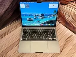 Ноутбук Apple MacBook Air 13.6" 2022 M2/24/512 (MXL579W0R4) Б/в