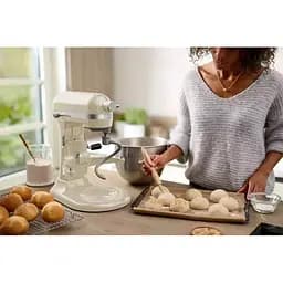 Планетарний міксер KitchenAid Artisan з підйомною чашею 5.6 л кремовий (5KSM60SPXEAC) - мініатюра 14