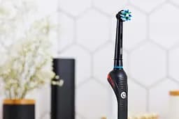 Електрична зубна щітка Oral-B Pro-750, чорний (O80318369) - мініатюра 8