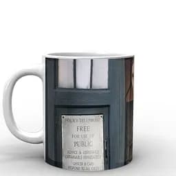 Кухоль GeekLand Doctor Who на тлі телфона DW.02.027.205 330 мл білий