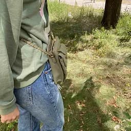 Міні сумка клатч жіноча через плече крос-боді для телефону стьобана на ланцюжку Зелена - мініатюра 9