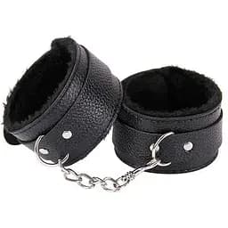 Шкіряні наручники з хутром BDSM One size K000316
