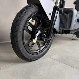 Електровелосипед EVOBIKE Nova S 500W 48V 12Ah з 2 сидіннями, корзиною та поворотниками, простий і надійний, для міста і села, графітові-сірого кольору - мініатюра 21
