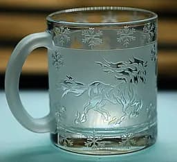 Подарункова чашка для чаю води кави 320 мл з гравіюванням символу року 2026 Кінь