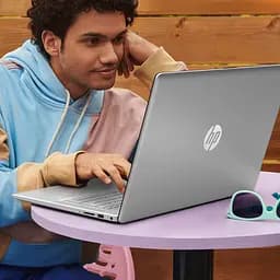 Ноутбук HP 17-cn3006ua 17.3' FHD IPS AG, Intel i5-1335U, 8GB, F256GB, UMA, DOS, сріблястий (8B5V1EA) - мініатюра 2