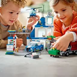 Конструктор LEGO City Поліцейська дільниця 668 деталей (60316) - мініатюра 6