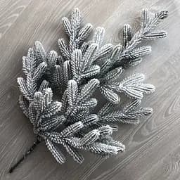 Декоративна гілка штучної хвої Hvoya Traditional засніжена 60 см