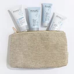 Набір для подорожей Alma K Glow&Go: Крем для душу 30 мл + Делікатний очищаючий гель 30 мл Зволожуючий денний крем 15 мл + Зволожуючий лосьйон для тіла 30 мл (125101) - мініатюра 2