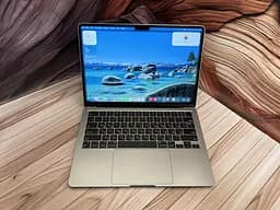 Ноутбук Apple MacBook Air 13.6" 2022 M2/24/512 (L3969K2D0Y) Б/в