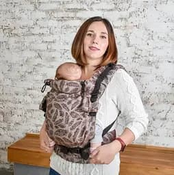 Эрго рюкзак регулируемый с рождения 0 - 18 месяцев "Adapt" Coolbabka Шоколадный Feathers
