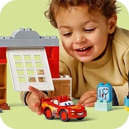 Конструктор LEGO DUPLO Disney Візит МакКвіна в гараж Дока 35 деталей (10456) - мініатюра 13