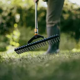 Граблі-аератор фрезеруючі для вичісування газонів Fiskars OneClick 36 см (1080679) - мініатюра 4