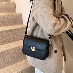 Жіноча сумка каркасна кросбоді через плече з екошкіри з клапаном Lilly P1-2806A Чорна - мініатюра 3