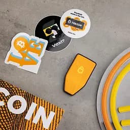 Апаратний гаманець для криптовалют Trezor Model Safe 3 Bitcoin Only (TMS3BO) - мініатюра 6