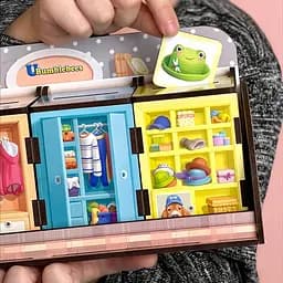 Дерев'яна настільна гра "Шафи з одягом" сортер-комодик Ubumblebees 7,5х24,5х12 см det0009960 - мініатюра 2