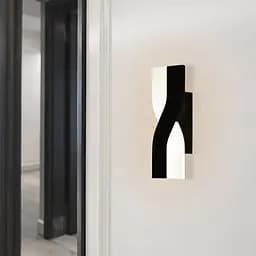 Стильний світлодіодний стіновий світильник 30х10х7 см Арт. B 323-280 Line F