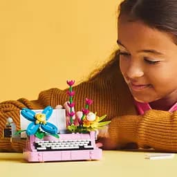Конструктор LEGO Creator Друкарська машинка з квітами 363 деталі (31169) - мініатюра 11