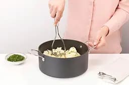 Картоплем'ялка Brabantia Essential Line 26.2 см біла (400483) - мініатюра 2