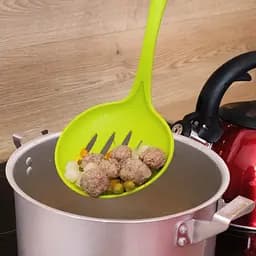 Шумівка кухарська пластикова перфорована з прорізами 34 см, Kitchen Master Салатовий 85686 - мініатюра 5