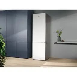 Холодильник Electrolux с нижн. мороз. камерою - мініатюра 2