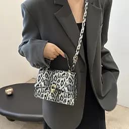 Жіноча сумка через плече крос-боді з екошкіри Lilly P1-369-9075LG Сіро-Леопардовий - мініатюра 6