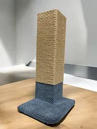 Угловая когтеточка на подставке для кота 52х12х12 см Серый