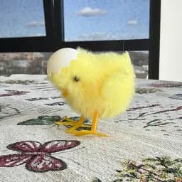 Великоднє декоративне курчатко в шкаралупі MIS LT