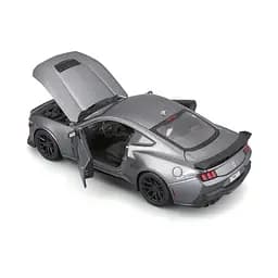 Машинка іграшкова Maisto 2024 Ford Mustang Darkhorse, масштаб 1:24 (32925 met.grey) - мініатюра 6