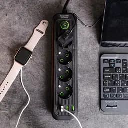 Мережевий фільтр-подовжувач Yiwu HP-5-14 EURO 1085U 5 м 4 розетки 3 USB чорний  - мініатюра 2