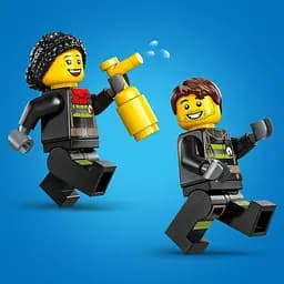 Конструктор LEGO City Пожежна машина з драбиною 82 деталі (60463) - мініатюра 9