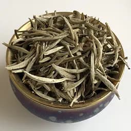 Белый чай Серебряные иглы Бай Хао Инь Чжэнь премиум