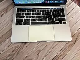 Ноутбук Apple MacBook Pro 13" 2020 i7-1068NG7/32/512 (C02GD0WBML87) Б/в - мініатюра 2