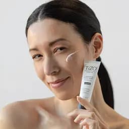 Крем для вирівнювання кольору обличчя TiZO Photoceutical Skincare Complexion Brightener 29 мл - мініатюра 5