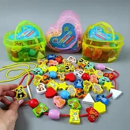 Дерев'яна шнурівка-буси MD 0344 виготовлена з натурального дерева та пофарбована в яскраві кольори