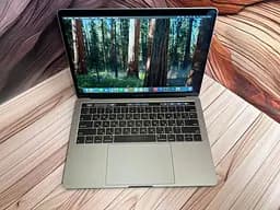 Ноутбук Apple MacBook Pro 13" A1989 i7-8559U/16/500 (C02XJ0SZJHD2) Б/в