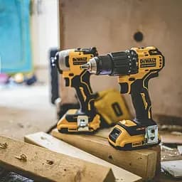 DeWALT Набір із двох акумуляторних інструментів DeWalt 18В XR дриль-шурупокрут DCD709 шурупокрут ударний DCF80 акб 2х2А·год ЗП та кейс 5.9кг - мініатюра 4