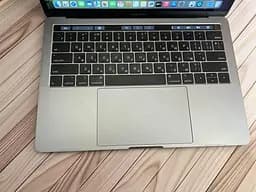 Ноутбук Apple MacBook Pro 13" 2018 i7-8559U/16/500 (C02XJ0R9JHD2) Б/в - мініатюра 2