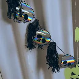 Гірлянда паперова фігурна Yes! Fun Halloween череп з китицею голографічний 3 м (801181) - мініатюра 4