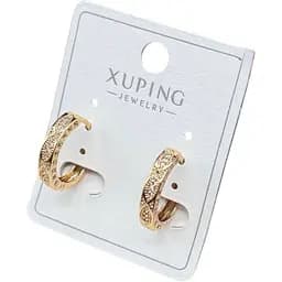 Сережки кільця Xuping широкі з різьбленням та блискучими камінцями